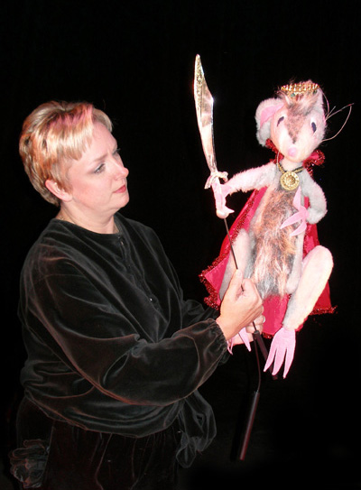http://www.mspuppetry.com/Puppet%20Arts%20Theatre/Show%20Photos/Nutcracker/TJ%20with%20Mouse%20King%20web.jpg